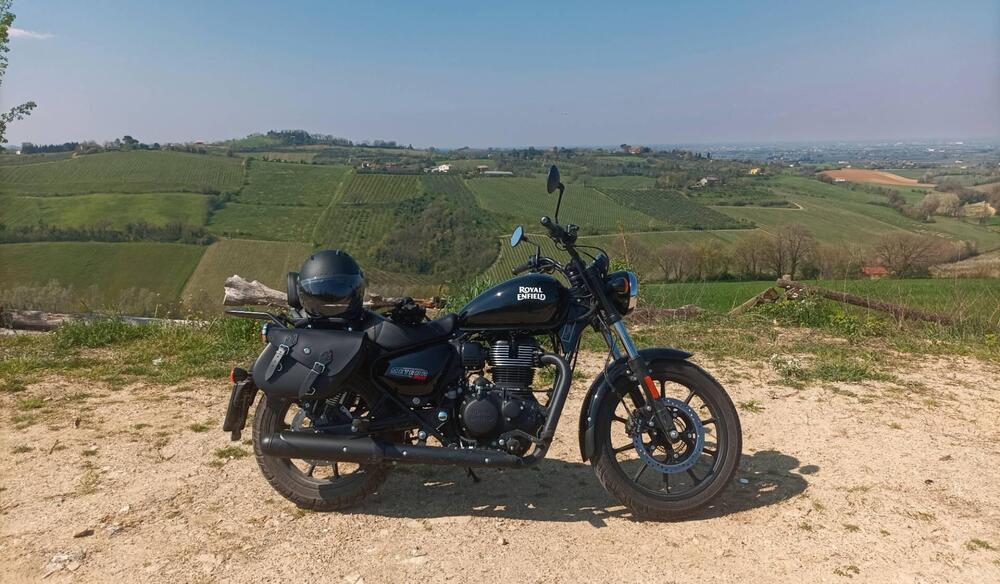 Royal Enfield Meteor 350 Fireball (2021 - 25) (2)