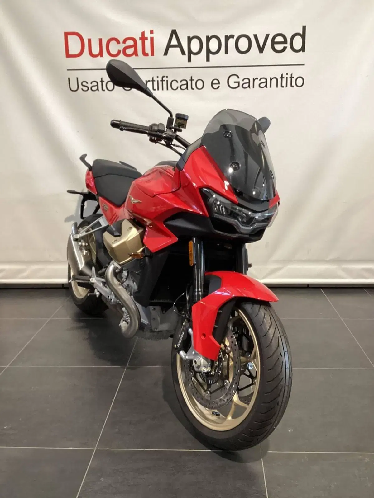 Moto Guzzi V100 Mandello (2022 - 24) (2)