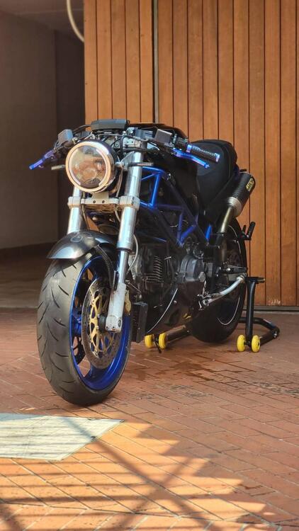 Ducati Monster 600 Dark (1998 - 01)