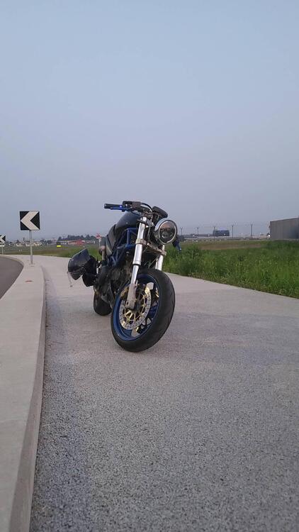 Ducati Monster 600 Dark (1998 - 01) (2)