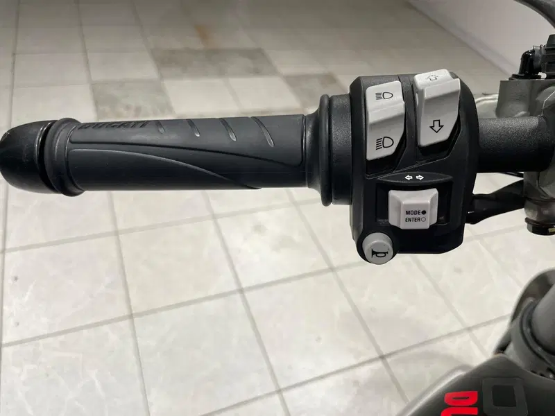 Ducati Monster 937 + (2021 - 25) (8)