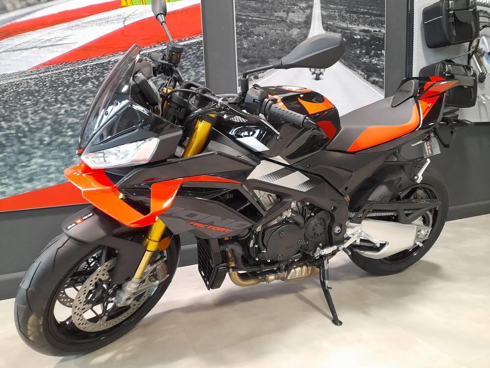 Aprilia Tuono V4 Factory (2025) (4)