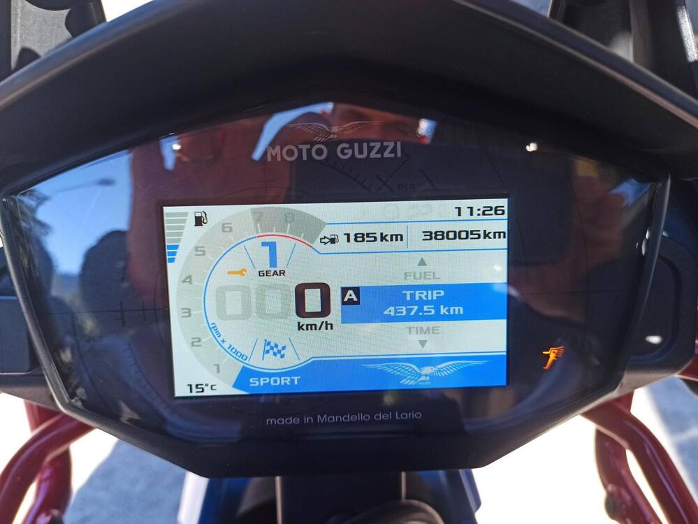 Moto Guzzi V85 TT (2021 - 23) (5)