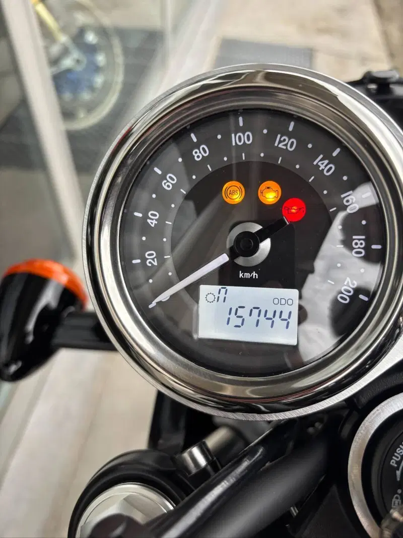 Triumph Bonneville T120 Black (2017 - 20) (4)