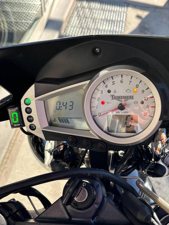 Triumph Speed Triple 1050 (2005 - 11) (4)