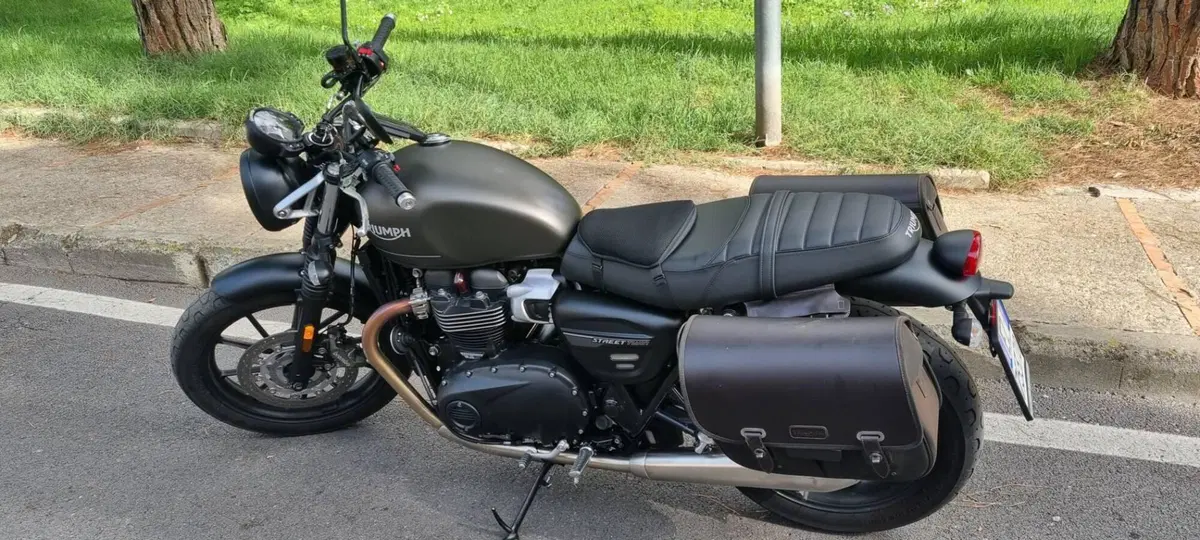 Triumph Street Twin 900 (2021 - 22) (2)