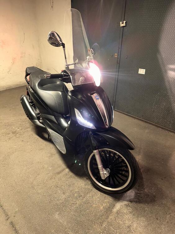 Piaggio Beverly 300 i.e. ABS-ASR (2016 - 20) (2)