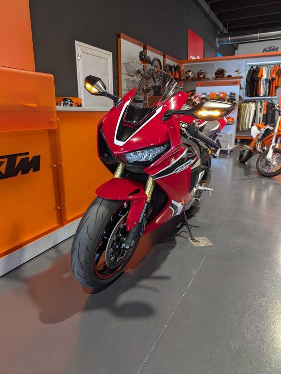 Honda CBR 1000 RR Fireblade (2017 - 19) (2)