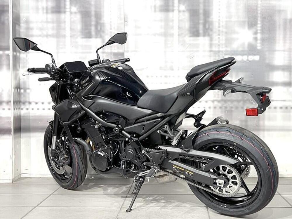 Kawasaki Z 900 (2025 - 26) (2)