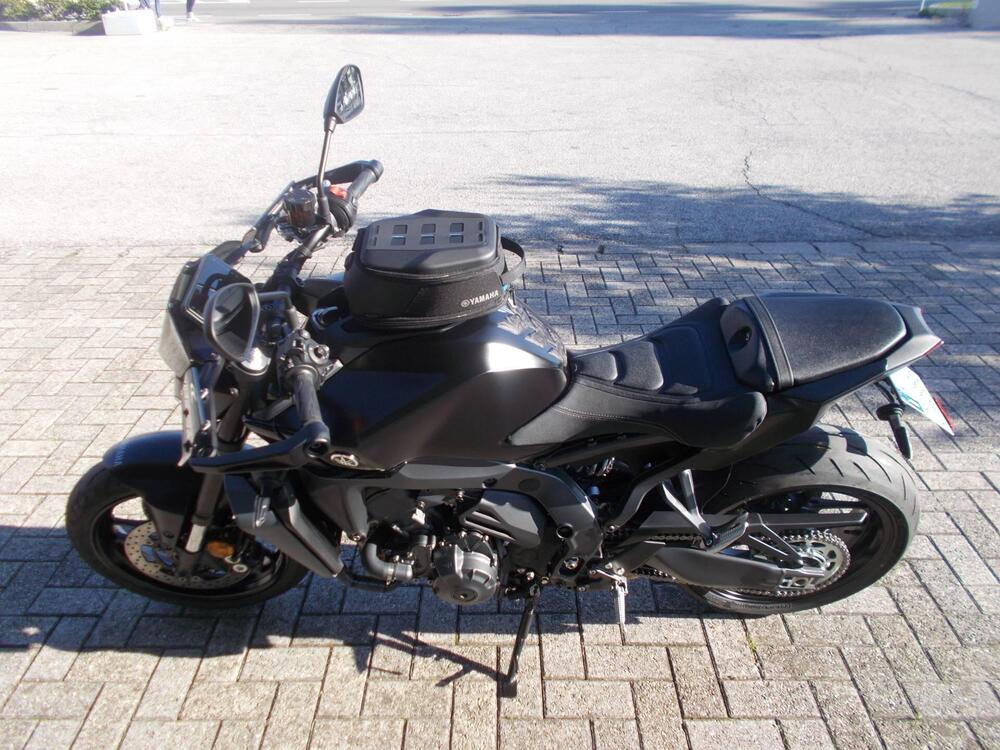 Yamaha MT-09 Y-AMT (2024 - 25) (2)