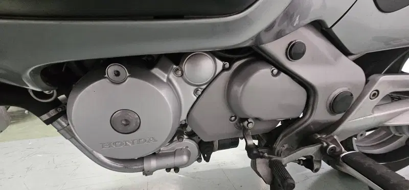 Honda Deauville 650 (2002 - 05) (7)