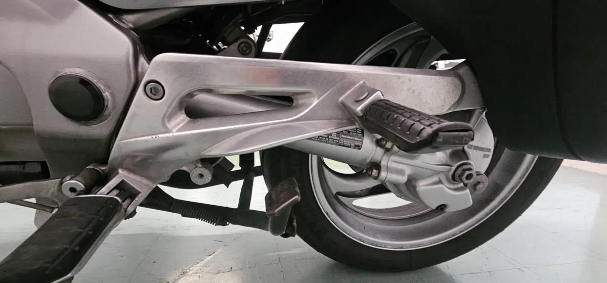 Honda Deauville 650 (2002 - 05) (8)