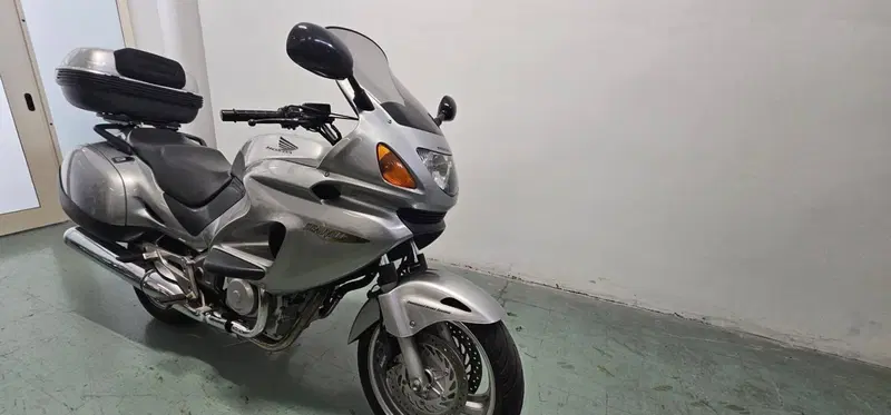 Honda Deauville 650 (2002 - 05) (10)