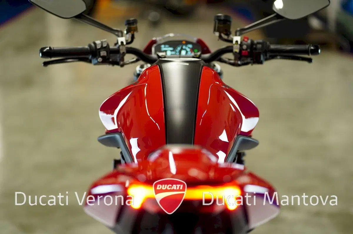 Ducati Monster 937 + (2021 - 25) (19)
