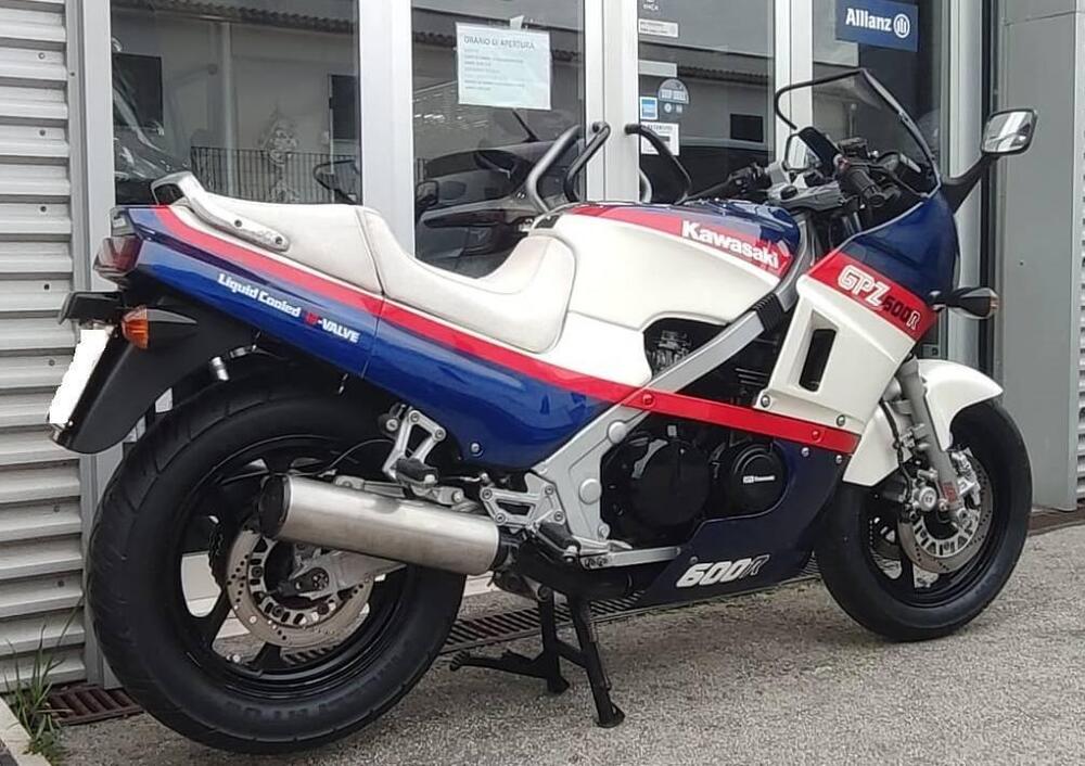 Kawasaki GPZ600R (2)