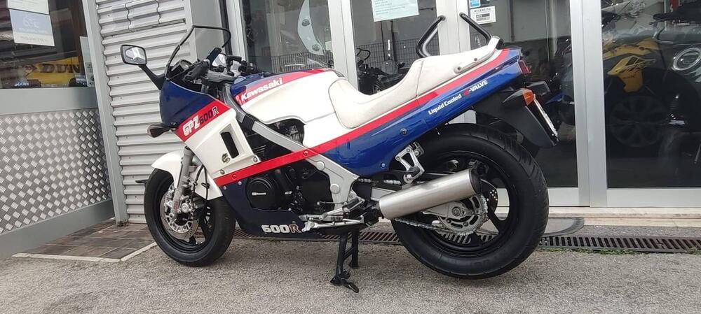 Kawasaki GPZ600R (3)