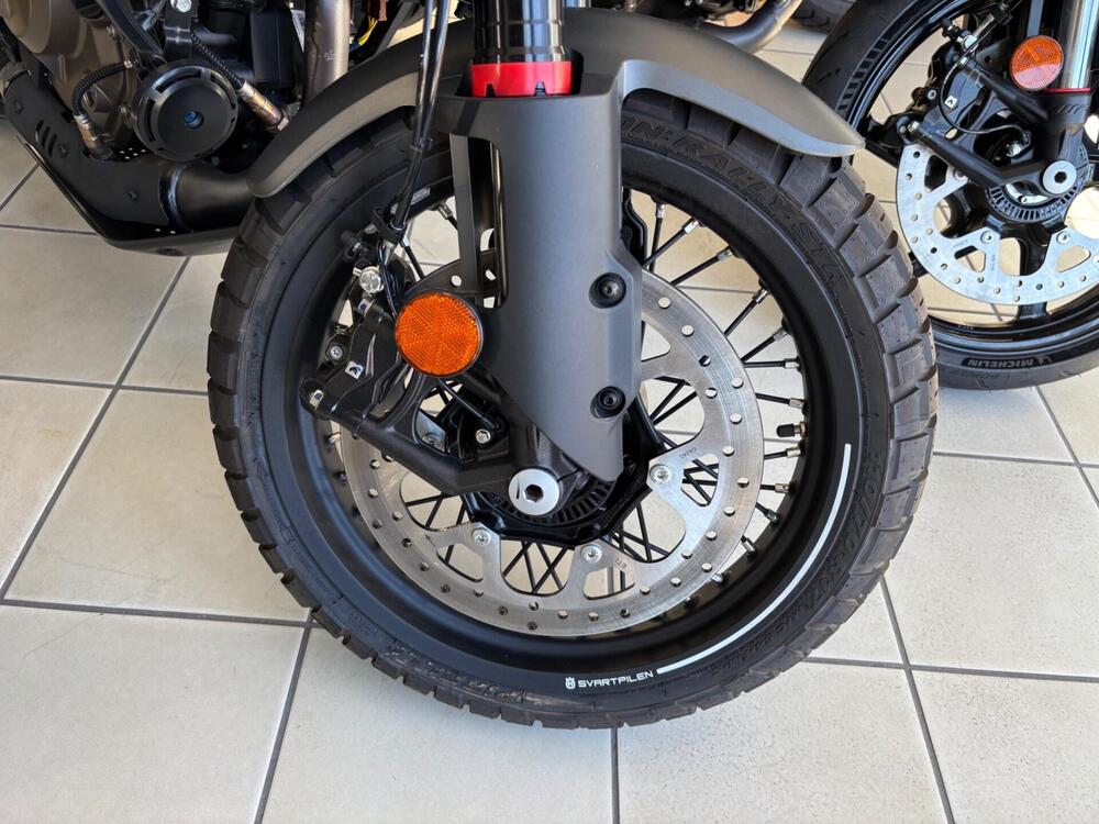 Husqvarna Svartpilen 401 (2024 - 25) (2)