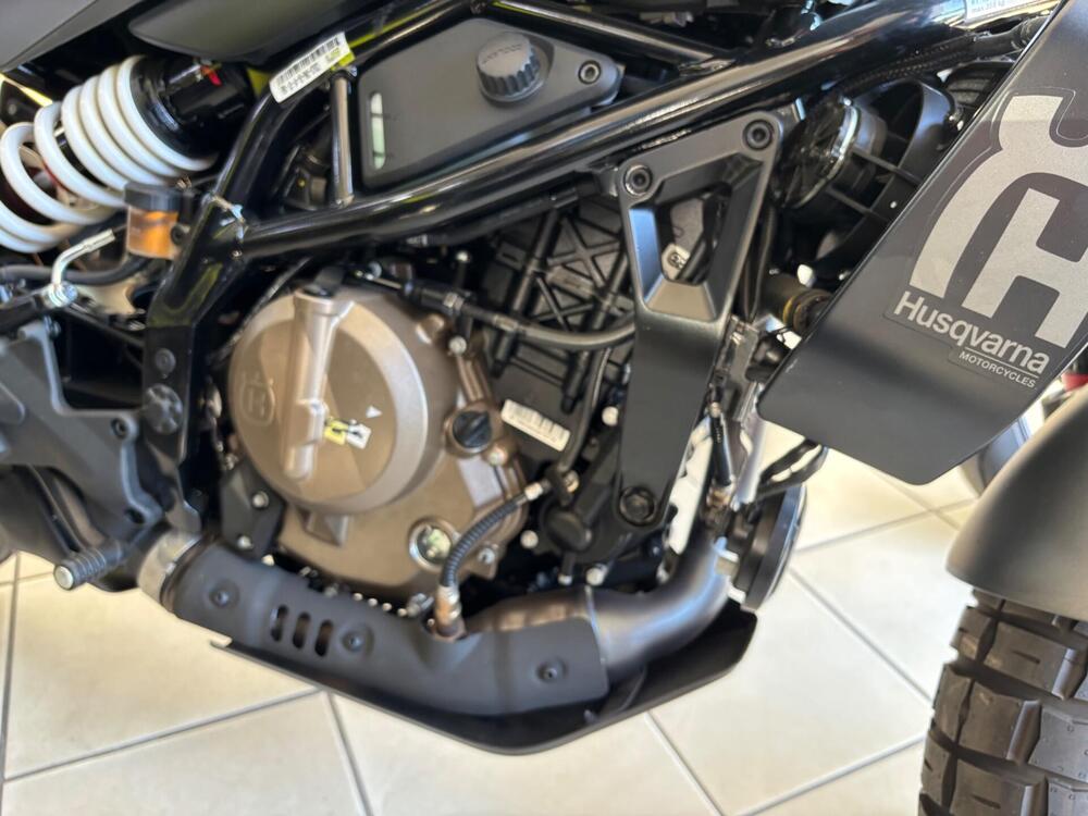 Husqvarna Svartpilen 401 (2024 - 25) (3)