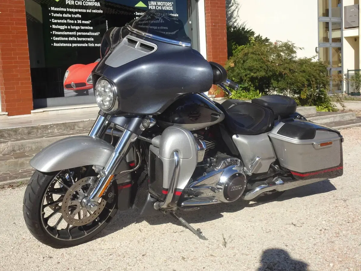 Harley-Davidson 117 Street Glide (2018 - 20) - FLHXSE