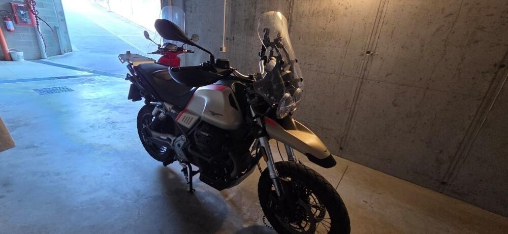 Moto Guzzi V85 TT Travel (2020)