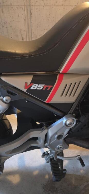 Moto Guzzi V85 TT Travel (2020) (3)