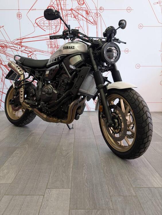 Yamaha XSR 700 XTribute (2022 - 24) (4)