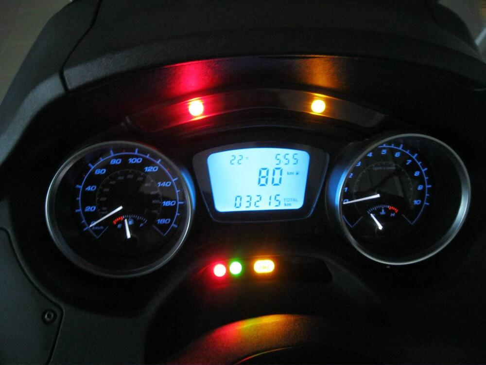 Piaggio Mp3 500 ABS Hpe Sport Advanced (2021 - 23) (4)