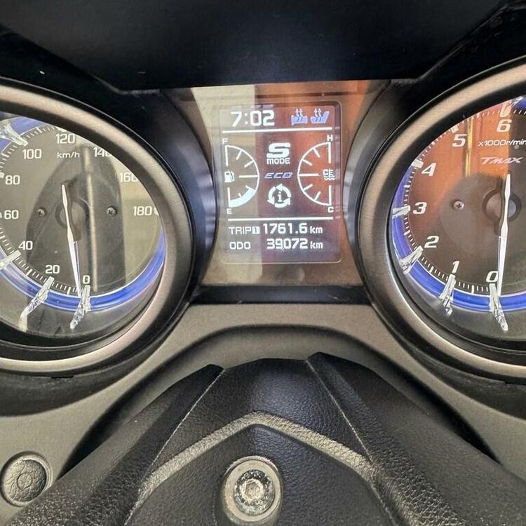 Yamaha T-Max 560 Tech Max (2021) (5)