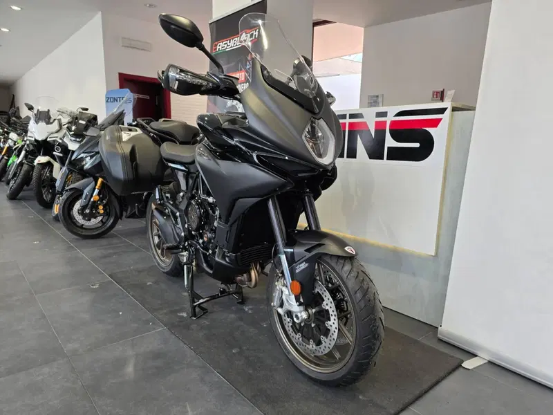 MV Agusta Turismo Veloce 800 Lusso SCS (2021 - 26) (2)