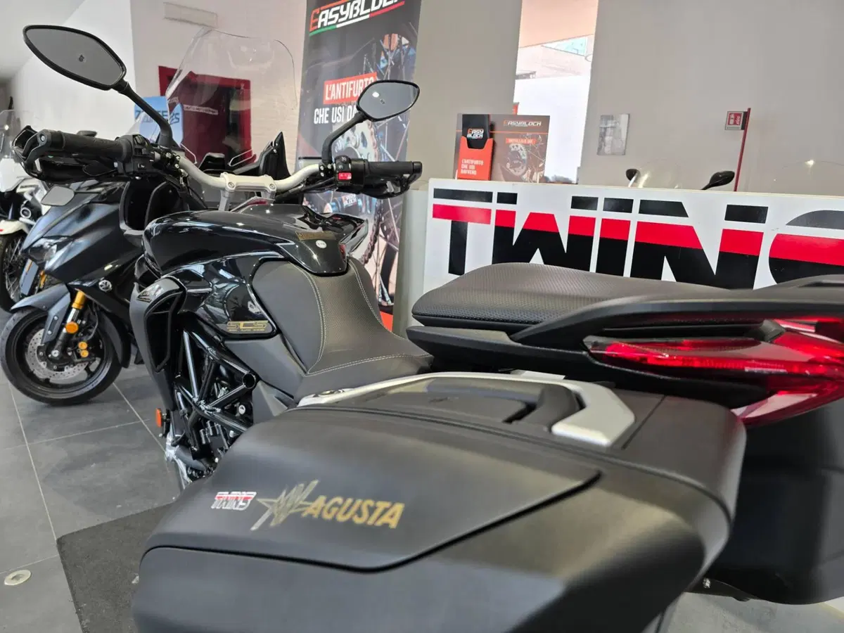 MV Agusta Turismo Veloce 800 Lusso SCS (2021 - 26) (10)