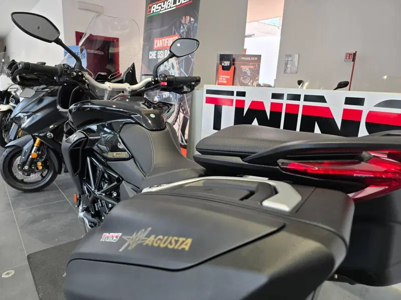 MV Agusta Turismo Veloce 800 Lusso SCS (2021 - 26) (10)