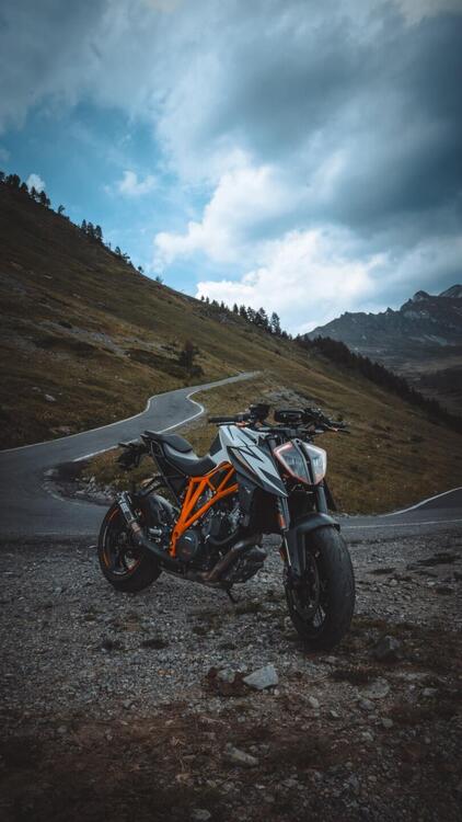 KTM 1290 Super Duke R (2019) (2)