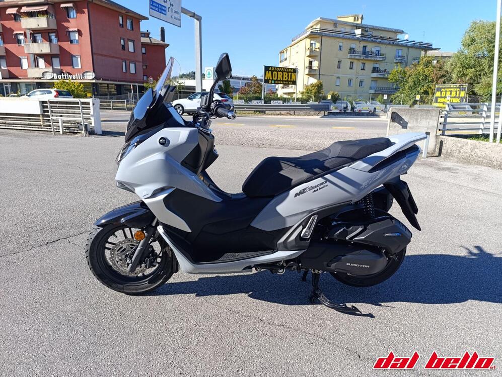 QJ Motor MTX 300 (2025) (3)