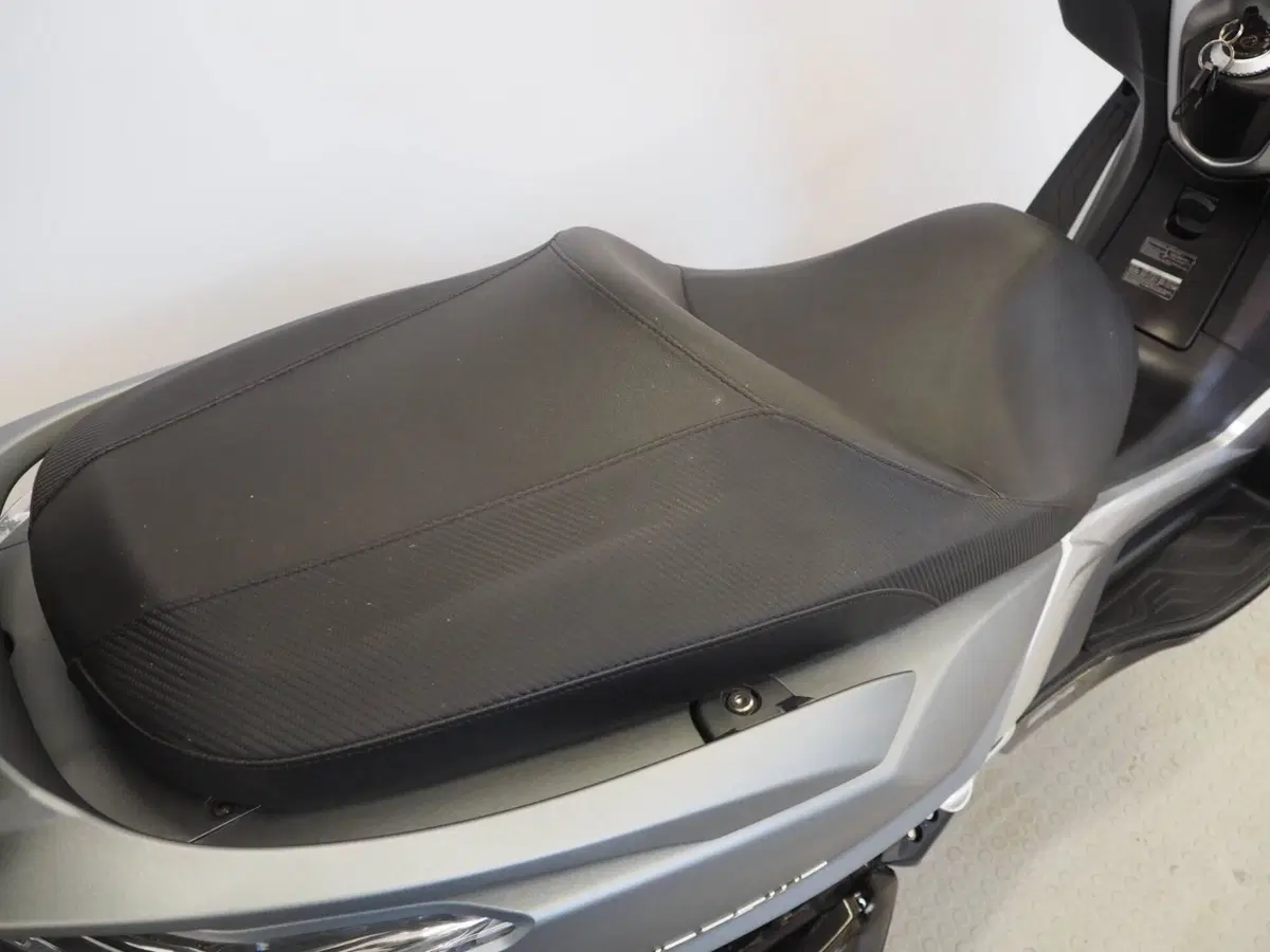 Kymco Downtown 350i TCS (2021 - 25) (4)