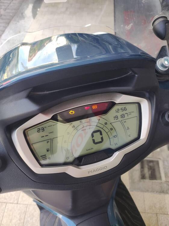 Piaggio Beverly 300 ABS-ASR (2021 - 25) (2)