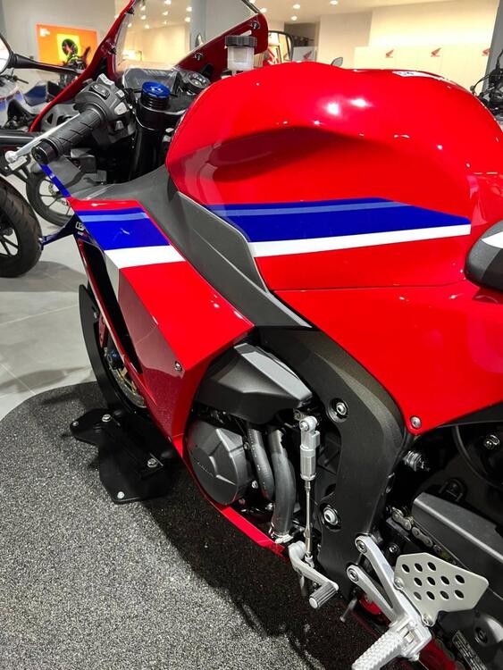 Honda CBR 600 RR (2024 - 25) (2)