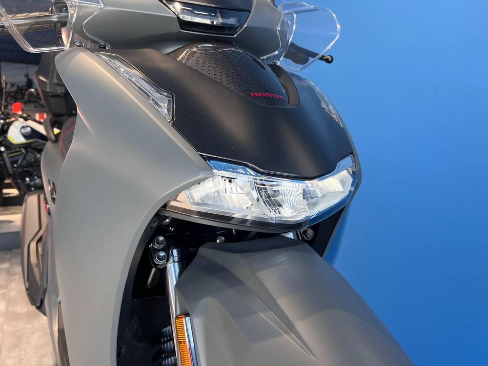 Honda SH 350i Sport (2025) (4)