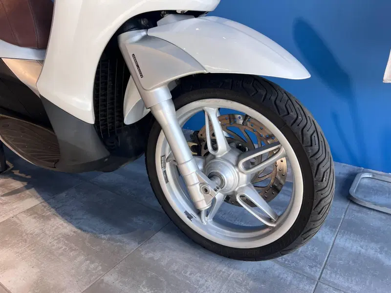 Piaggio Beverly 350 ABS (2016 - 20) (16)