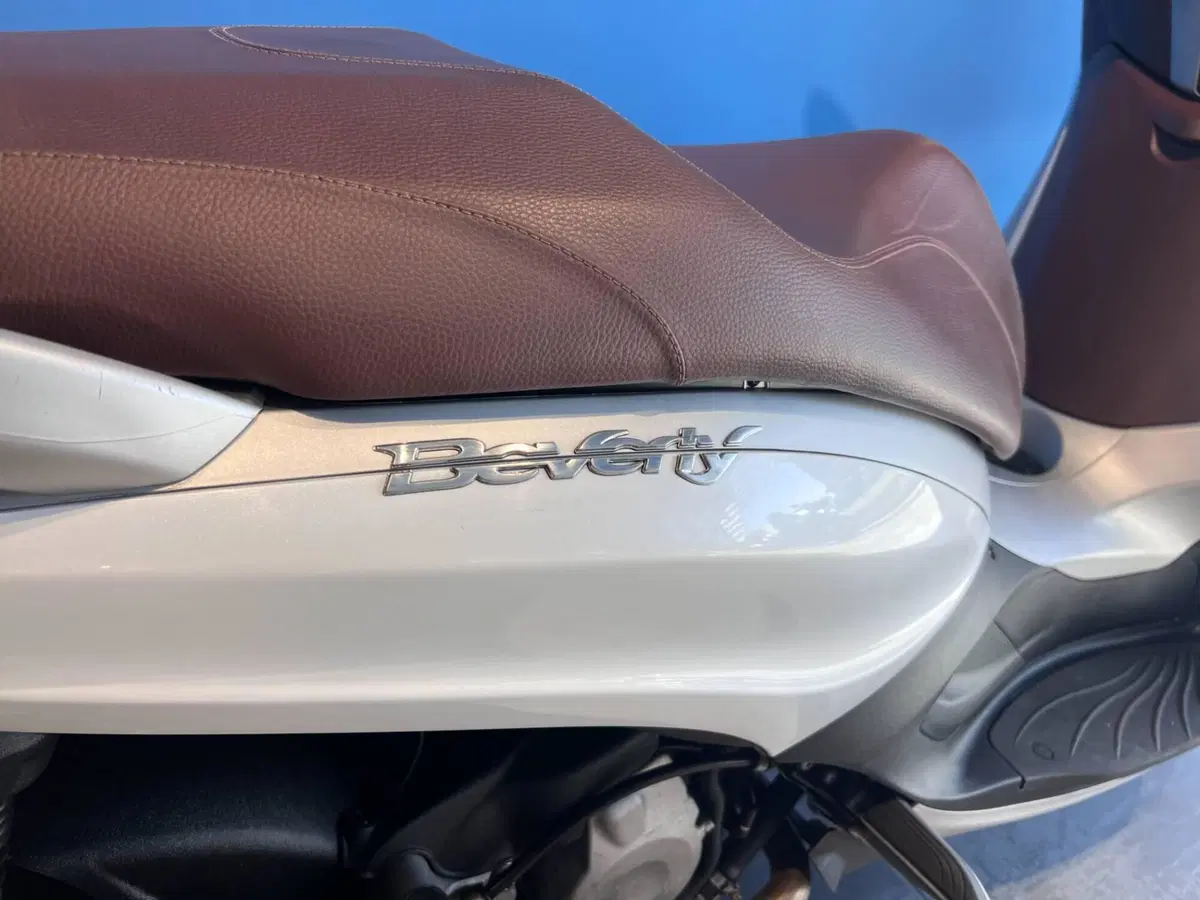 Piaggio Beverly 350 ABS (2016 - 20) (13)