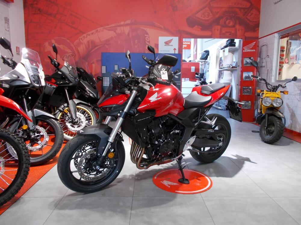 Honda CB 1000 Hornet (2025) (2)