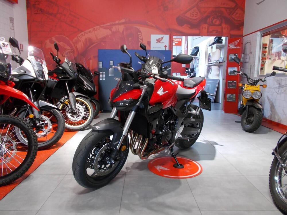 Honda CB 1000 Hornet (2025) (3)