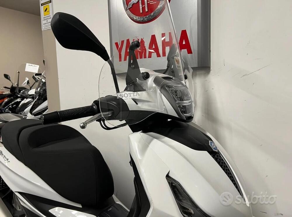 Piaggio Beverly 300 ABS-ASR (2021 - 25) (2)