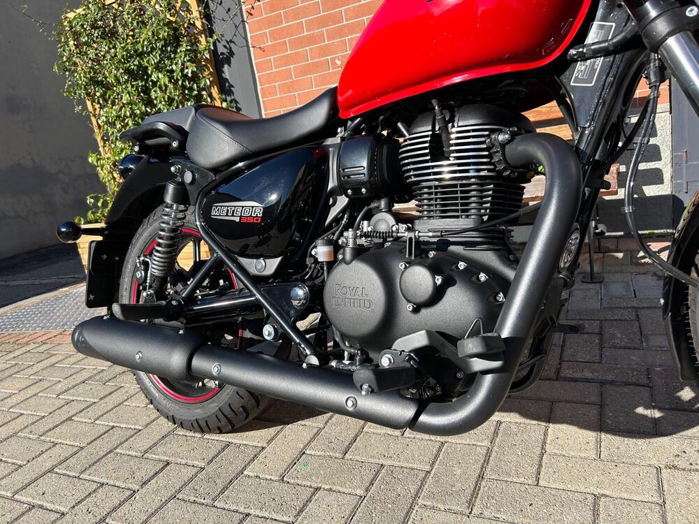 Royal Enfield Meteor 350 Fireball (2021 - 25) (3)