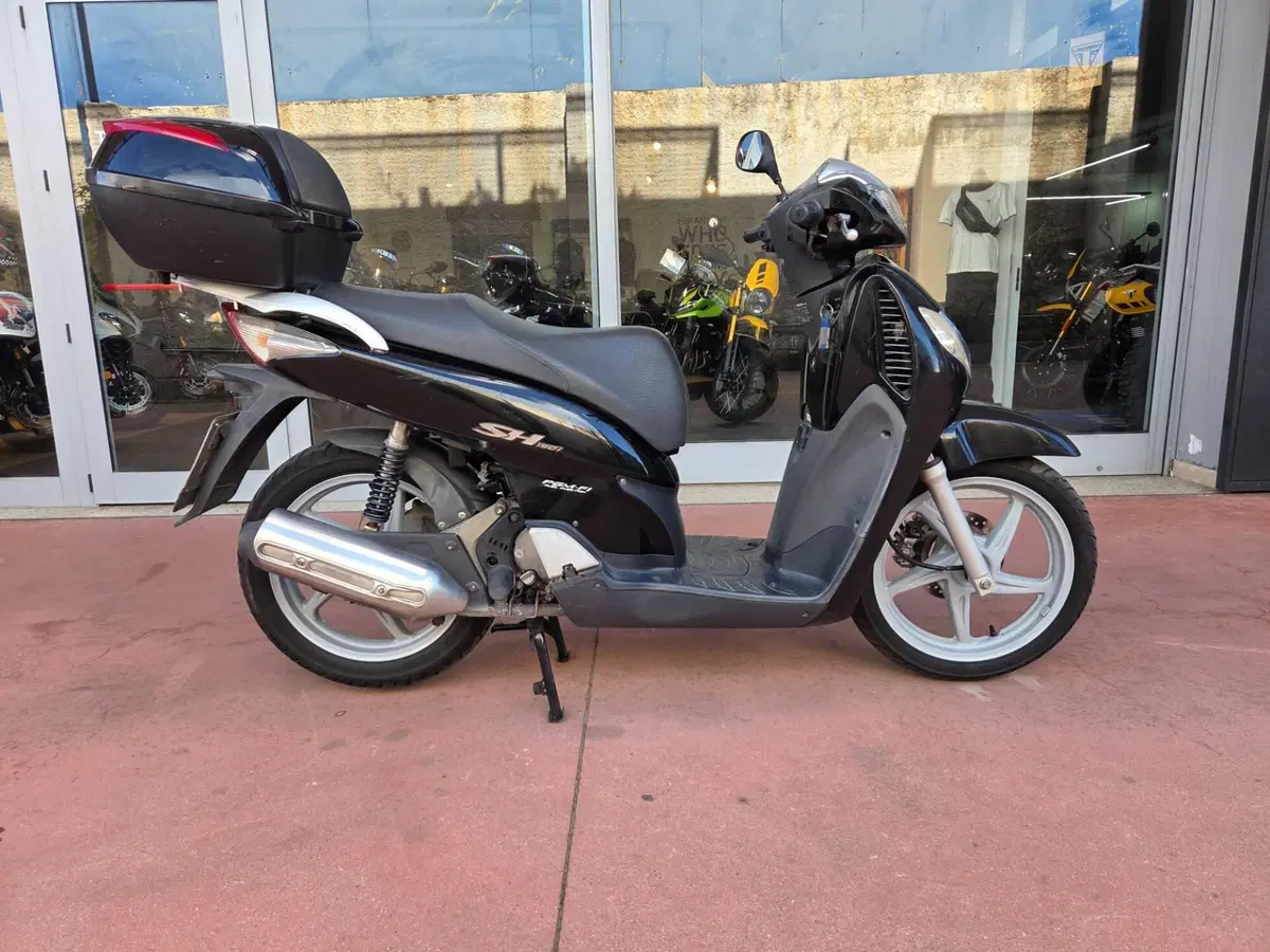 Honda SH 150i (2005 - 08) (2)