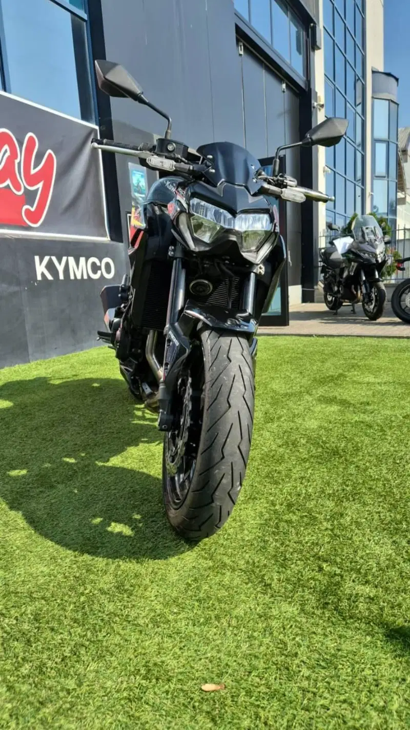Kawasaki Z 900 (2021 - 24) (2)
