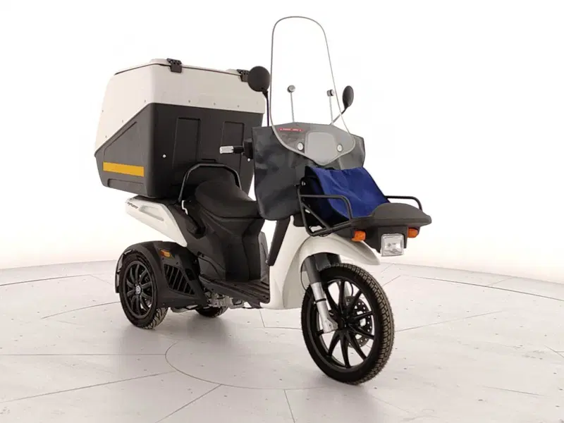 Piaggio 1 Active (2022 - 26) (7)