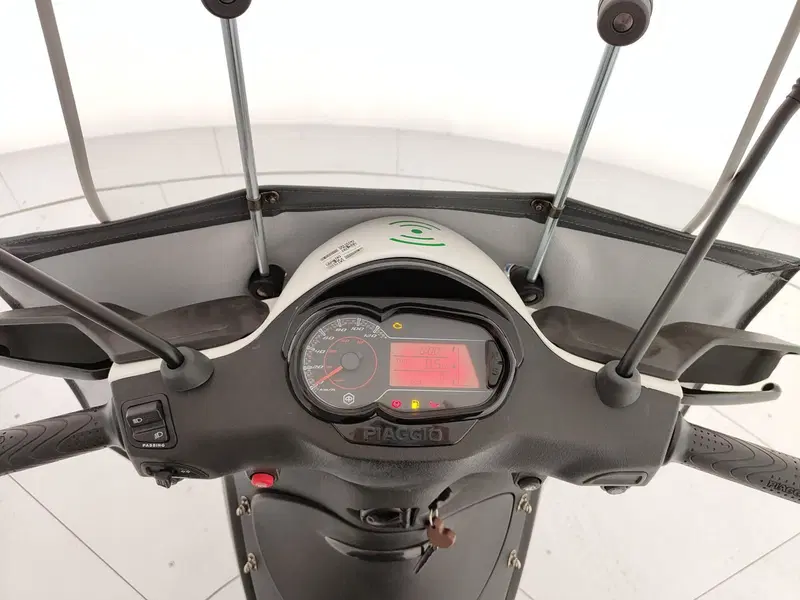 Piaggio 1 Active (2022 - 26) (8)