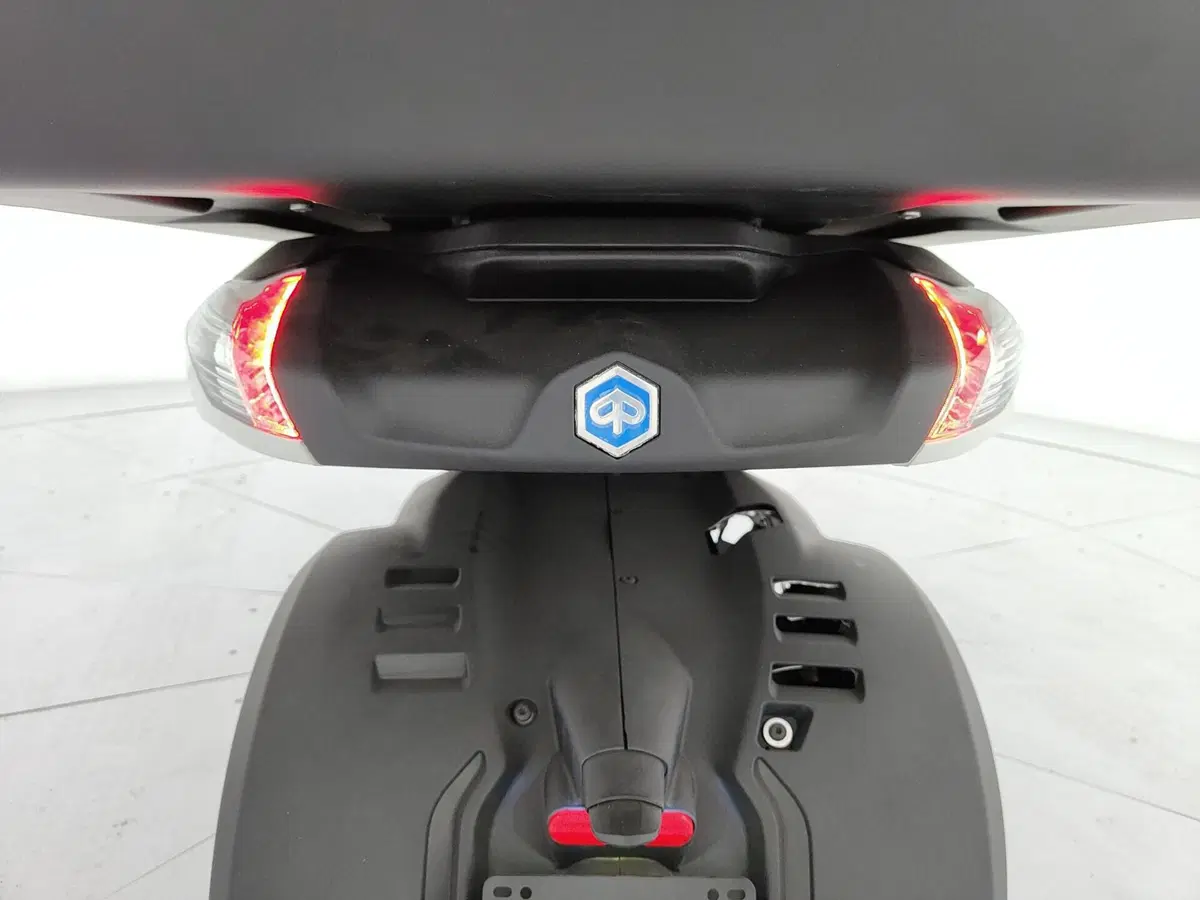 Piaggio 1 Active (2022 - 26) (23)