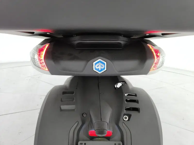Piaggio 1 Active (2022 - 26) (23)