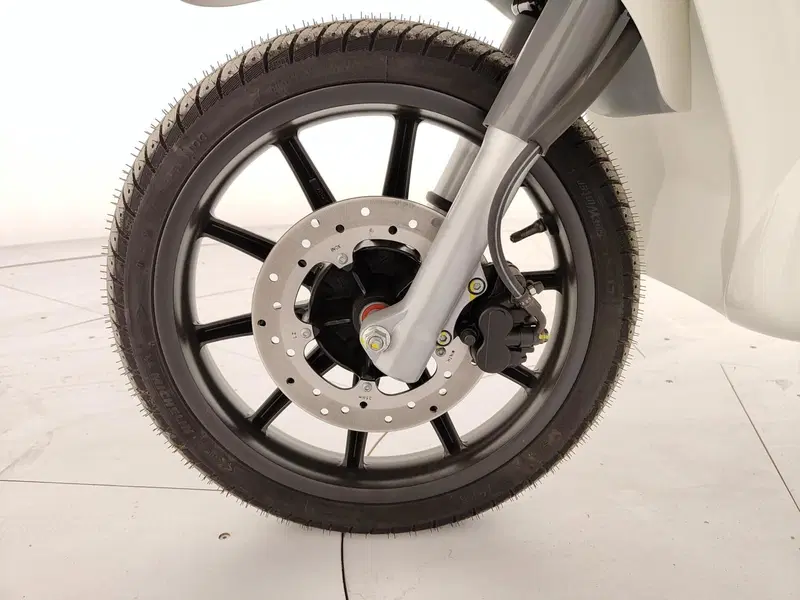 Piaggio 1 Active (2022 - 26) (19)